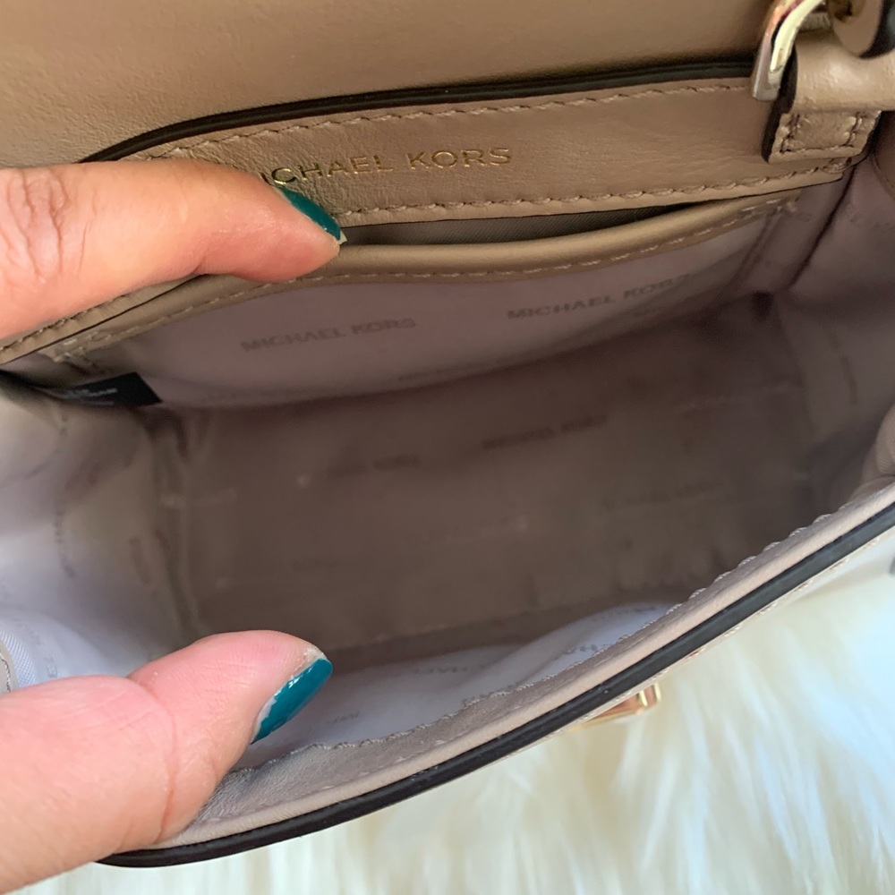 Kelly Structure Crossbody Satchel Bag - Picture 6 of 7
